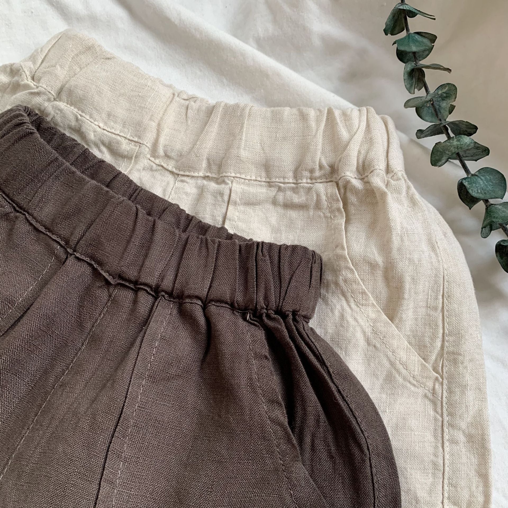 Women's Cargo-Pocket Linen Shorts