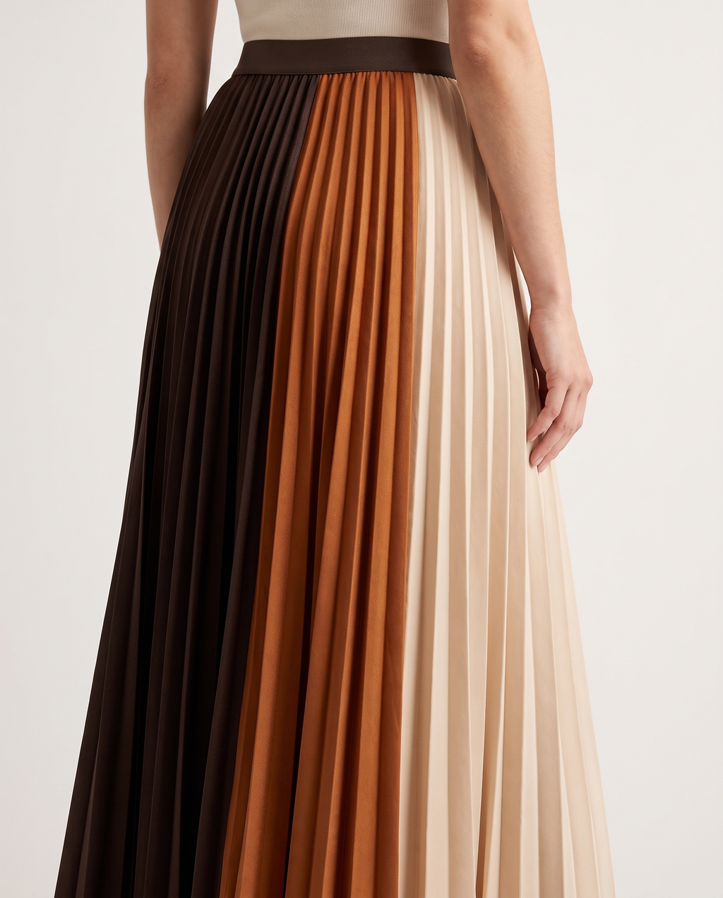 Waistband and pleat detail of the color-block skirt
