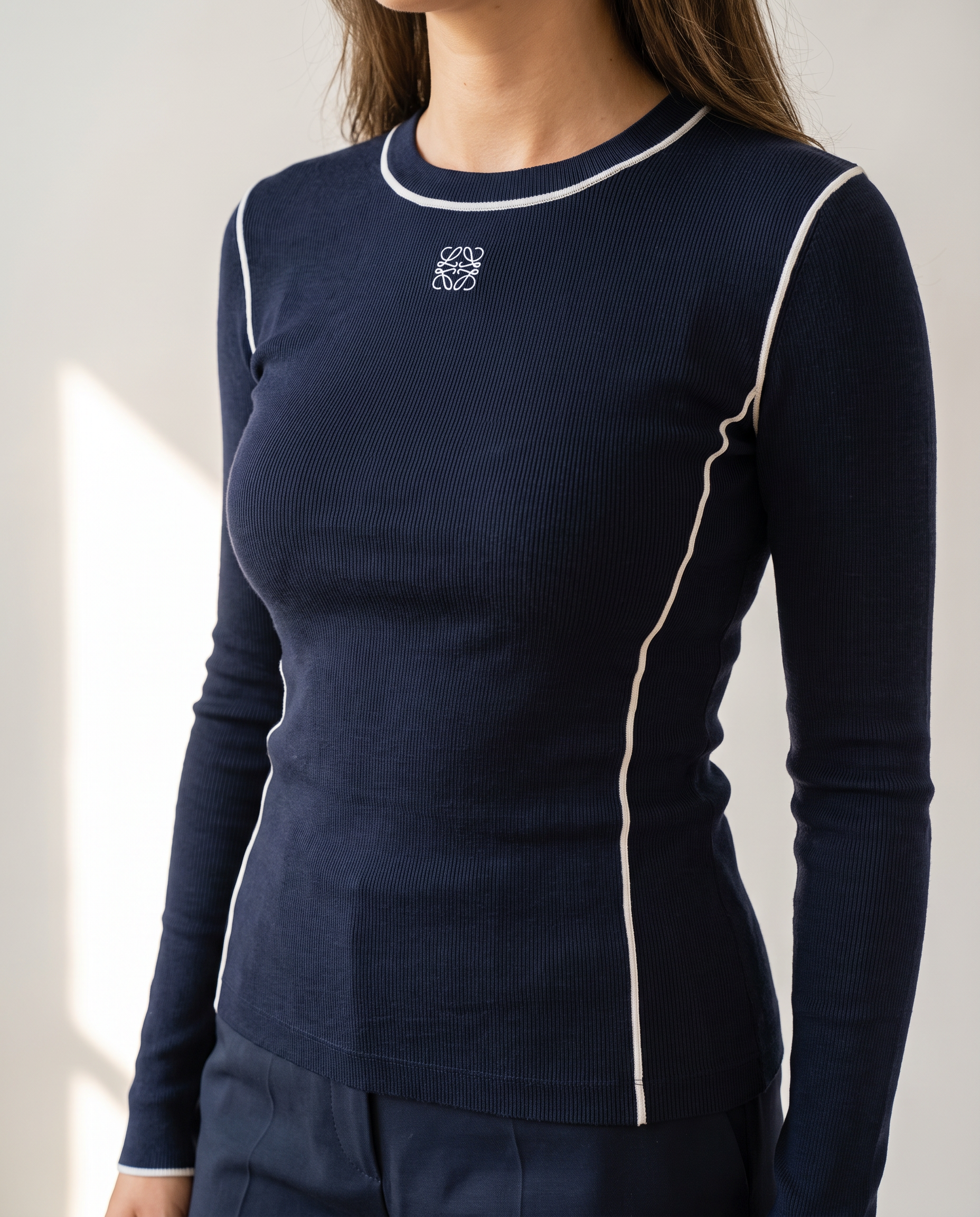 Piped long-sleeve top, piping detail