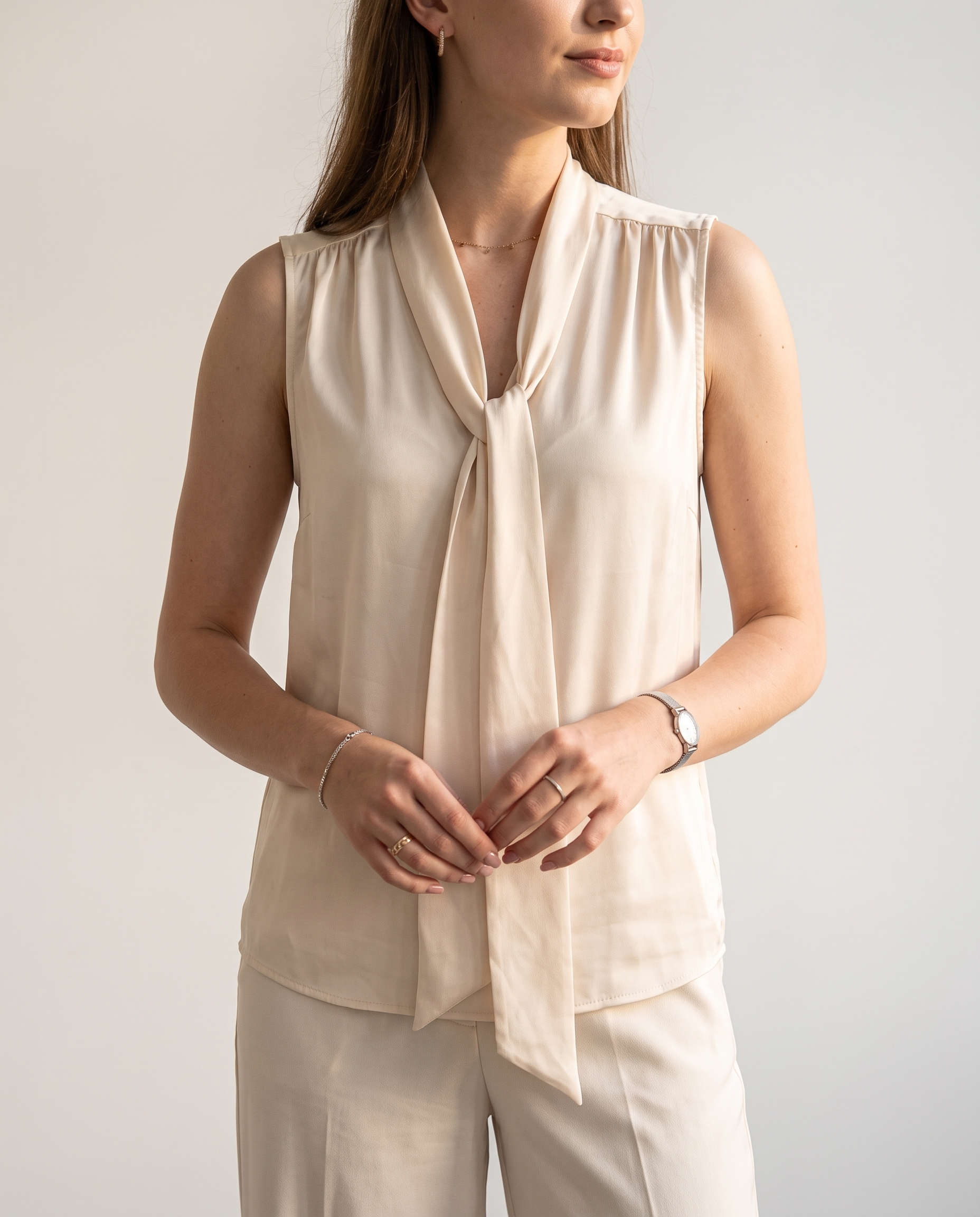 Tie-neck sleeveless blouse and pants set, tie-neck detail