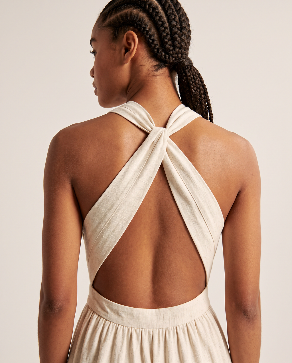 Open-back sleeveless maxi dress, neckline detail