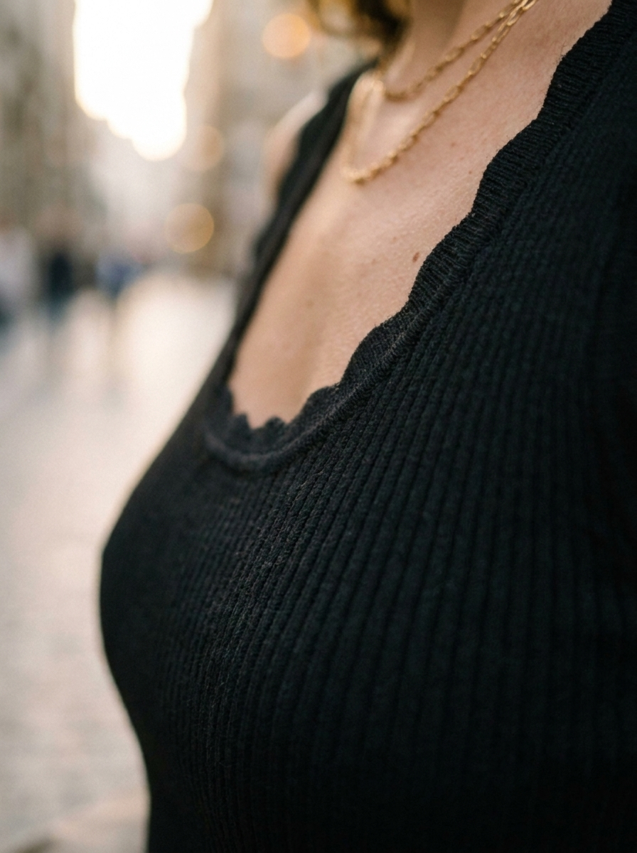 Close-up of the ribbed knit and scalloped trim