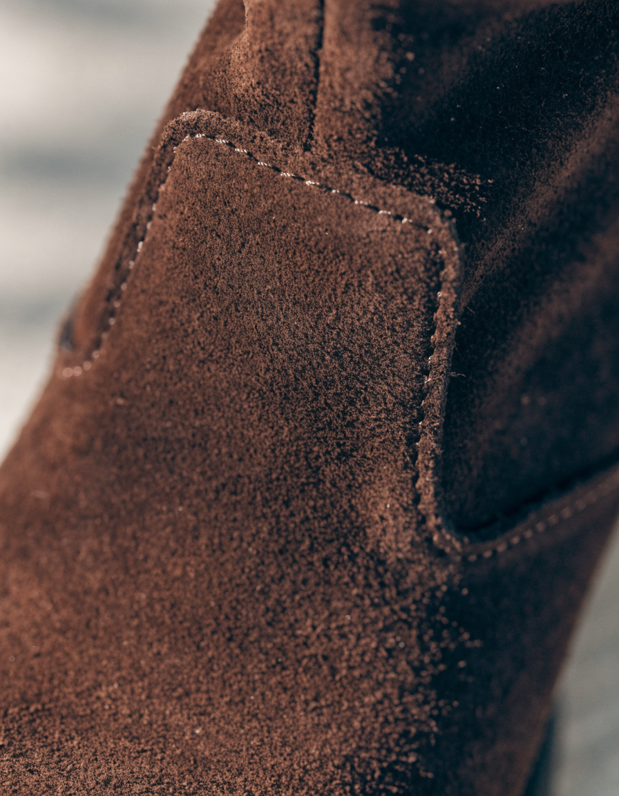 Detail of the square toe shape and seam of the suede-effect ankle boot